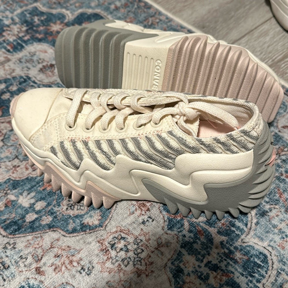 Platform converse